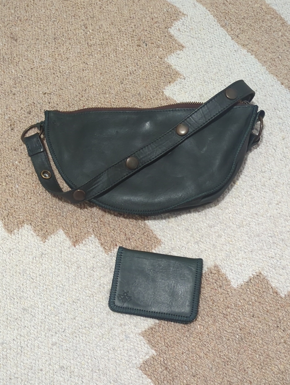 Lyons Leather Co 🐝 Green Purse + Wallet